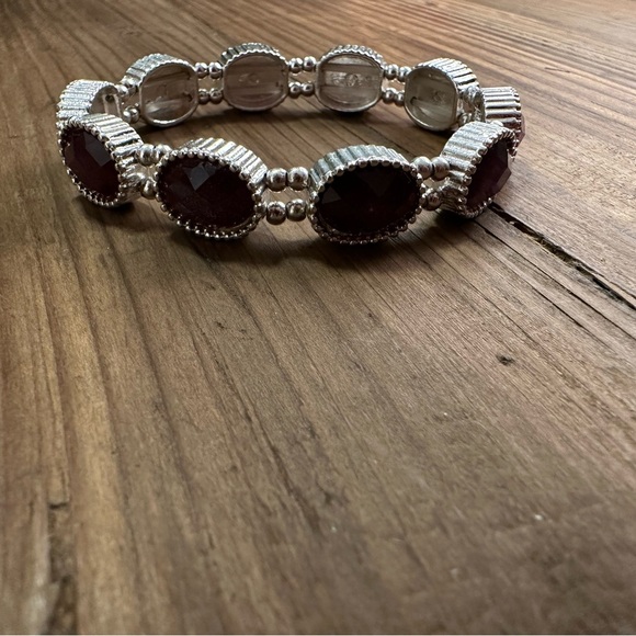 Elegant Red Oval Gemstone Bracelet - Picture 2 of 4